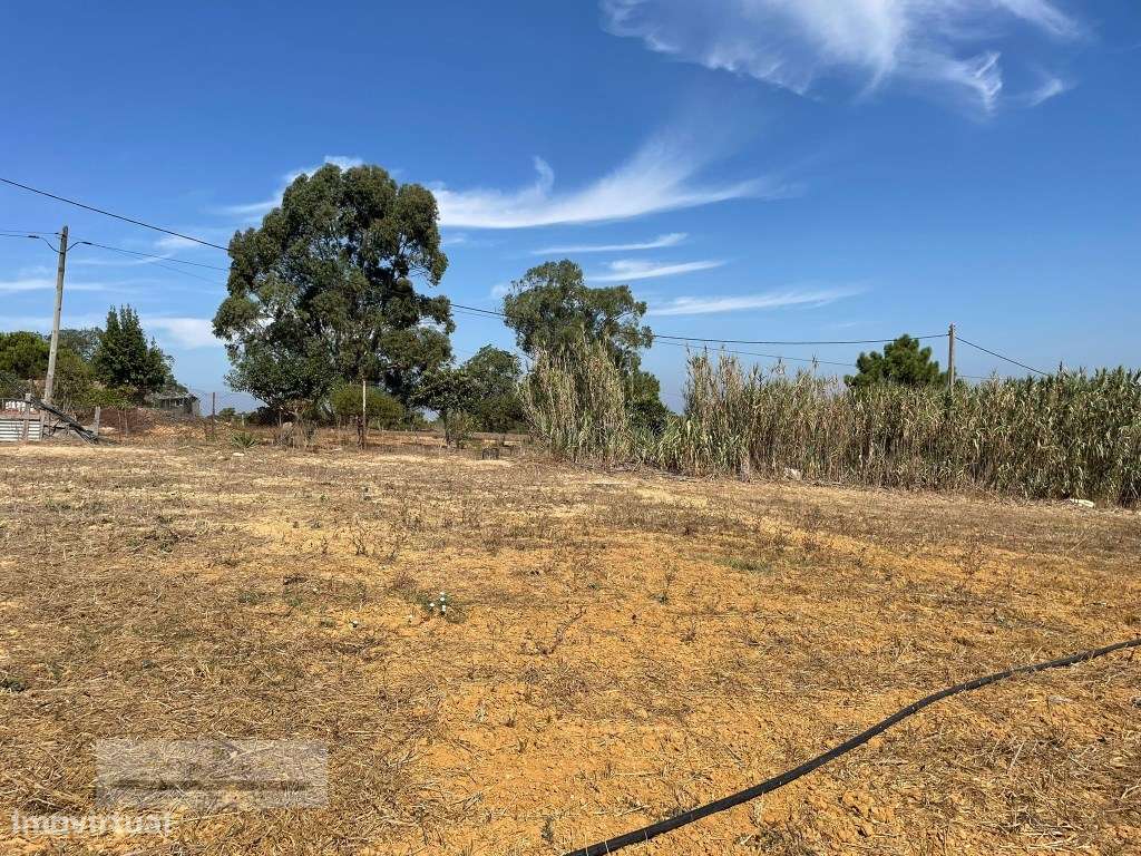 Terreno para construção de 2 fogos, com um armazem de 120 m2, em Za...-6