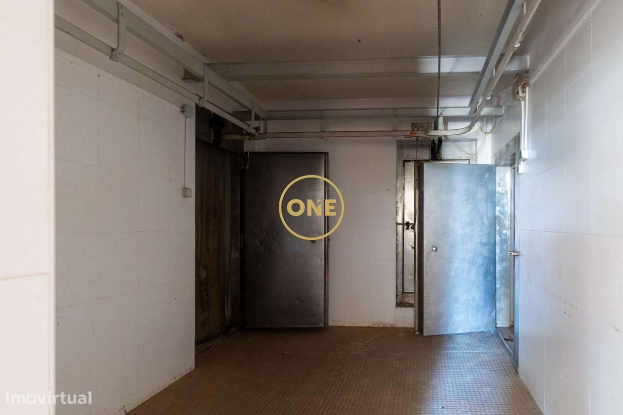 Prédio em propriedade total com 5 divisões independentes - Povoa da Ga-36