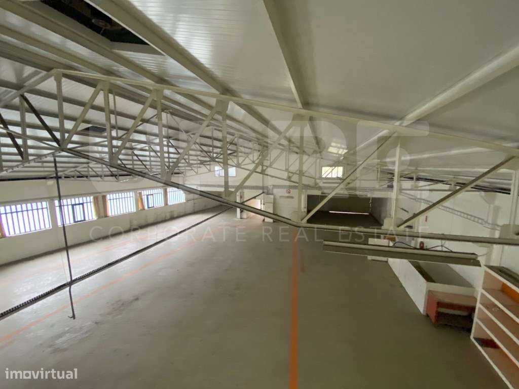 VENDE | Armazém Industrial | S. João Madeira-7