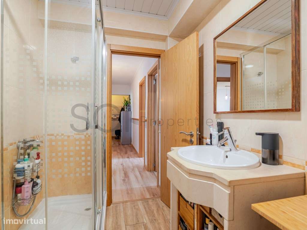 Apartamento T2 Totalmente Remodelado com Elevador - Barreiro-30