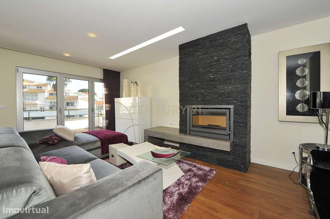 Moradia T3+1 Alto da Parede, em Condomínio Fechado com Vista Mar-14