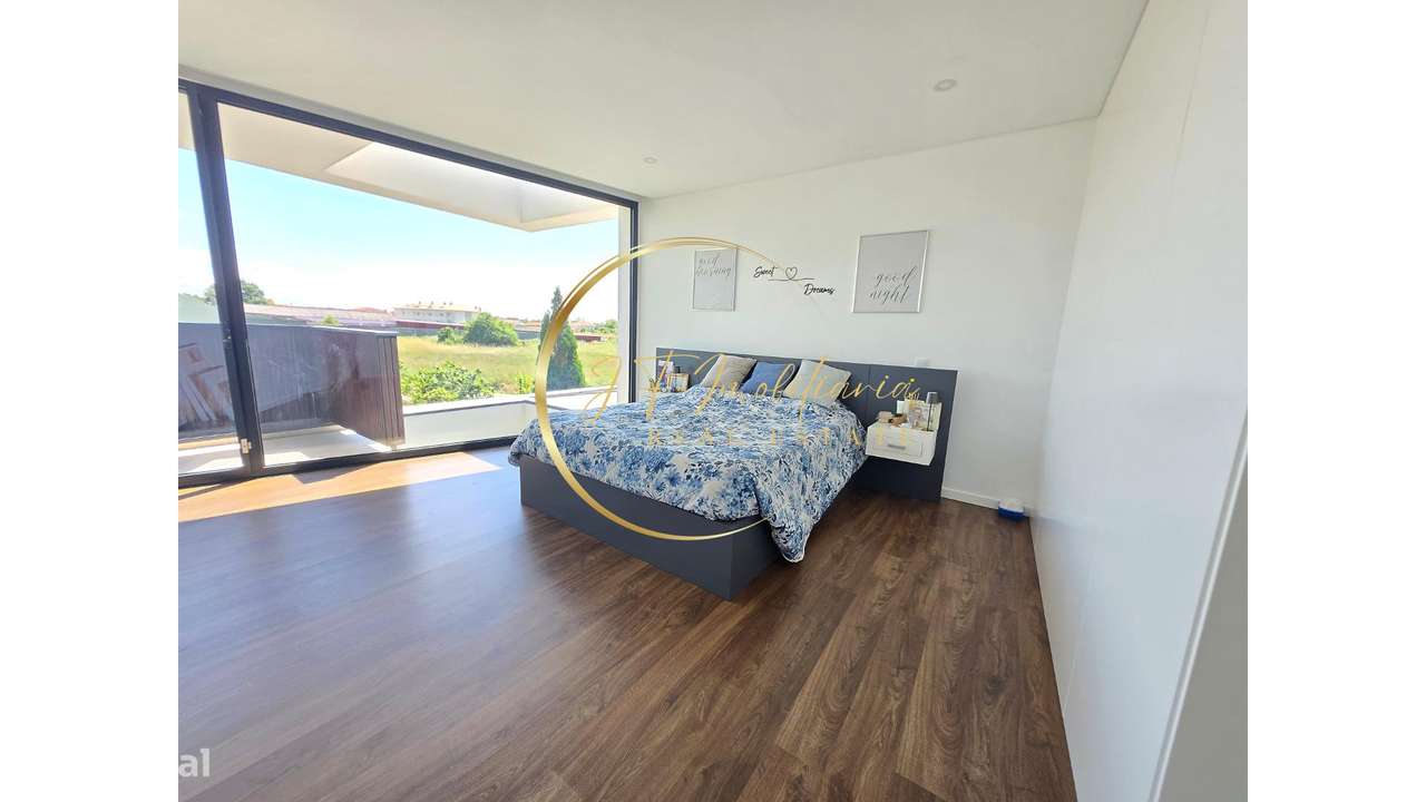 Moradia T4 de Luxo com Jardim-28