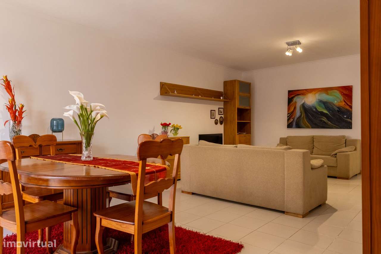 Apartamento T2 Espaçoso em Armação de Pêra com Garagem!-13