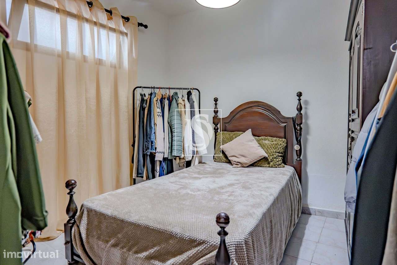 Moradia Renovada com Terraço e Vista Campo em Lamarosa-27