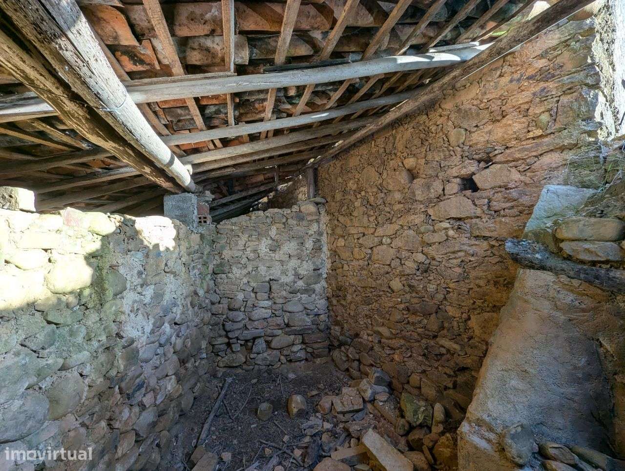 Ruínas c/ possibilidade de construção 270m2, perto do rio, Vila de Rei-12