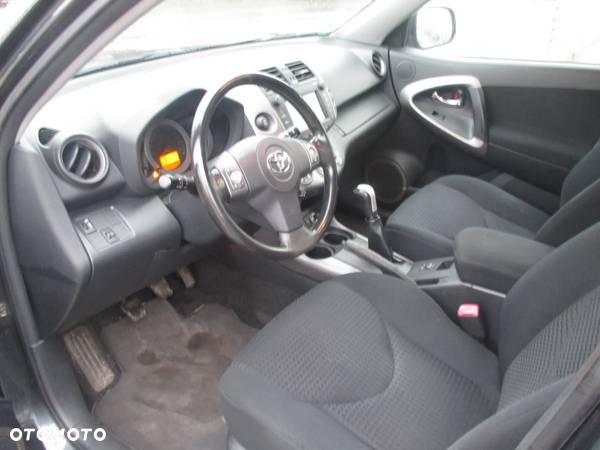 Toyota RAV4 2.0 VVT-i Sol - 9