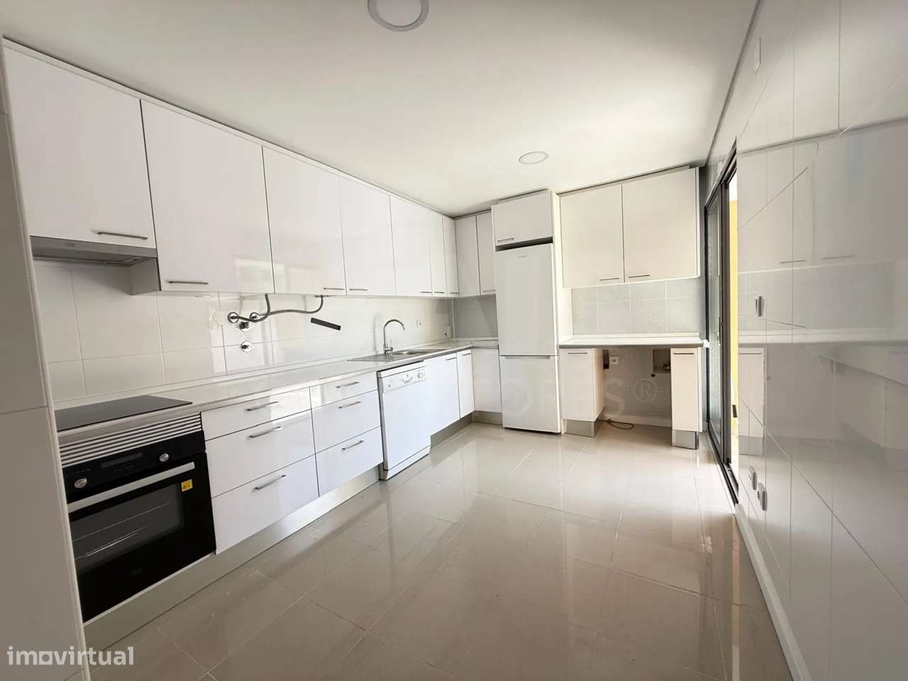 Apartamento T2 Semi-Novo | Terraço | Garagem | Bombarral-19