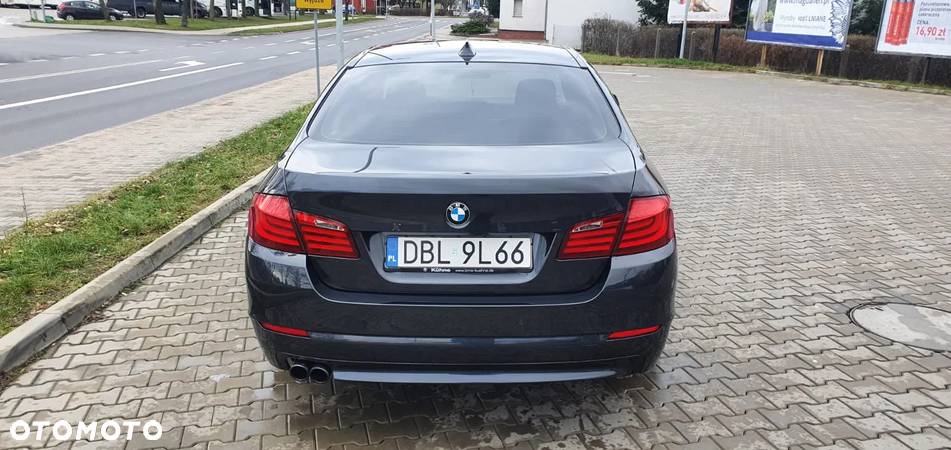 BMW Seria 5 525d xDrive - 15