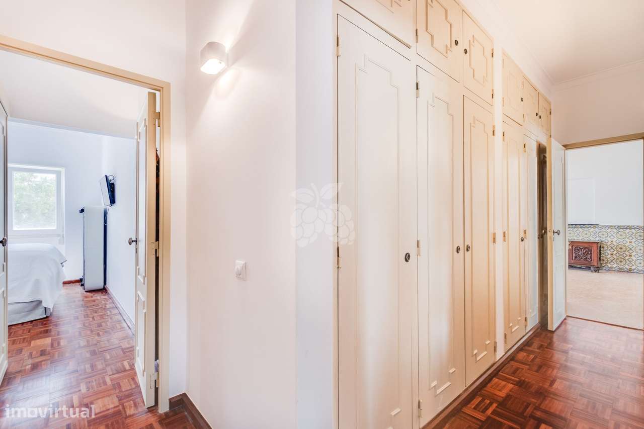 Apartamento T4 Remodelado-12