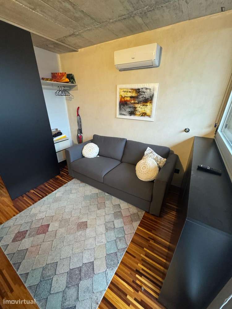 Apartamento com 1 quartos - localizado em Paranhos Porto - Grande imagem: 2/25