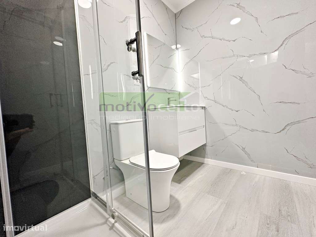 T2 Totalmente Remodelado com 2 WC na Figueirinha, Oeiras. Pronto Ha...-20