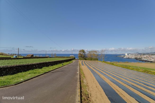 Moradia T3 com vista deslumbrante em Lagoa-22