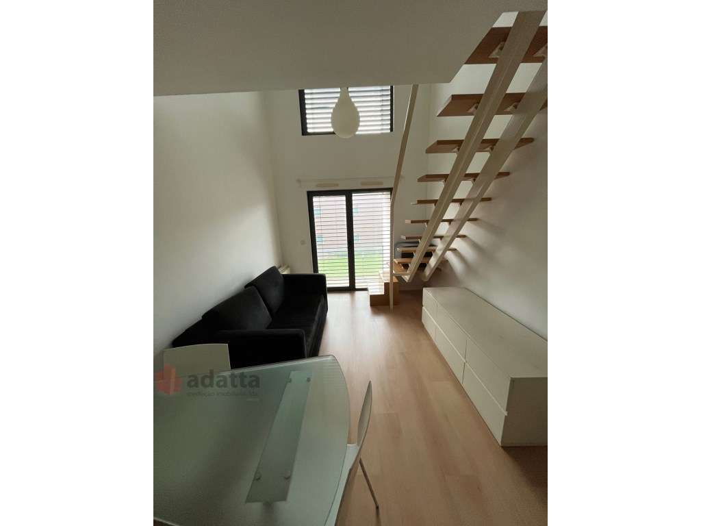 T1duplex mobilado com estacionamento coberto, junto ao Norte Shoppi... - Grande imagem: 2/11