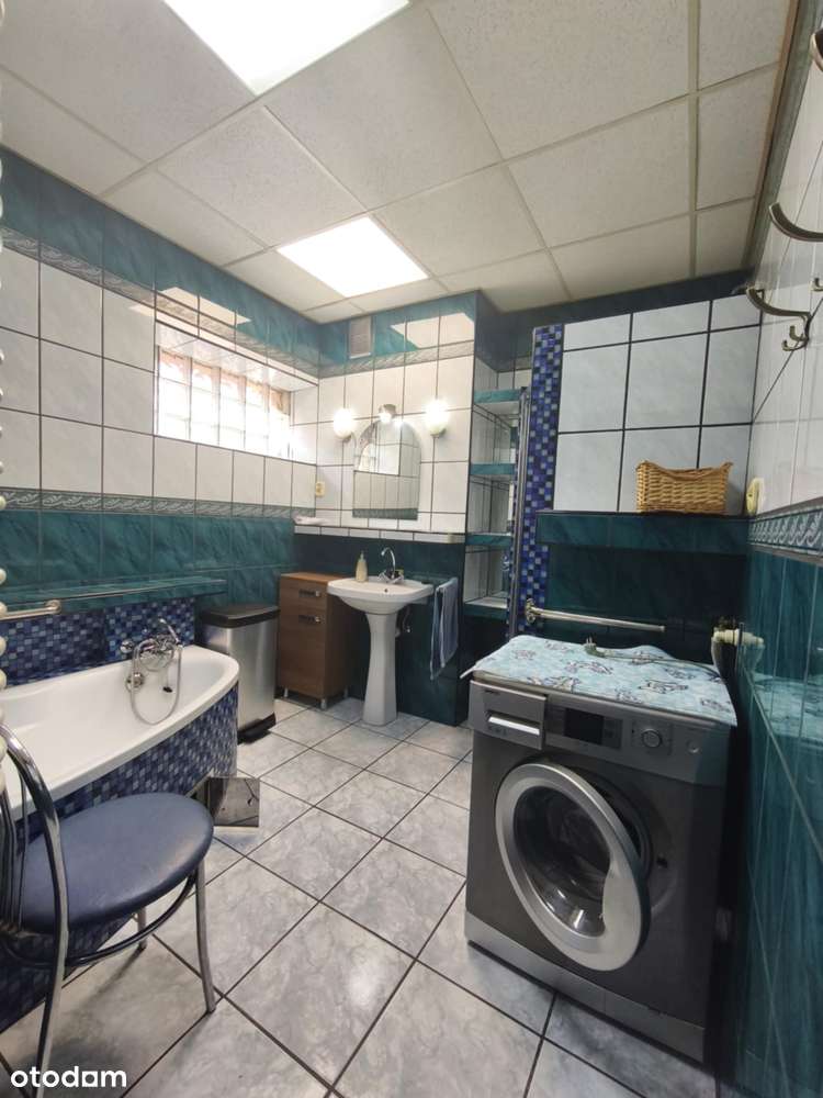 Solidnie zbudowany dom w dobrej lokalizacji.-17