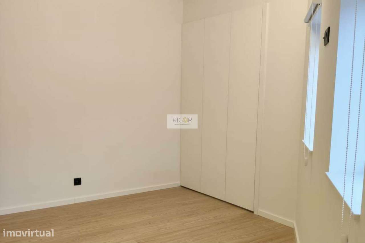 Apartamento T3 em Matosinhos, junto ao metro, pronto a habitar.-21