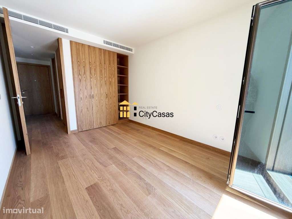 Apartamento T1 Novo c/ L. Garagem e Arrumos-6