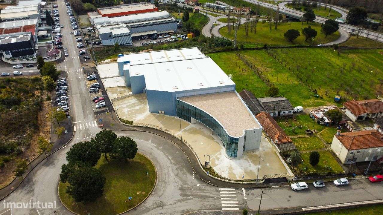 Unidade Fabril Nova em Zona Industrial-0