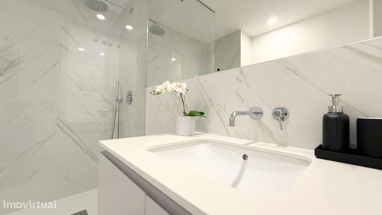 EXCLUSIVO T2 DUPLEX COM GARAGEM E VARANDA NO CORAÇÃO DA BAIXA DO PORTO-16