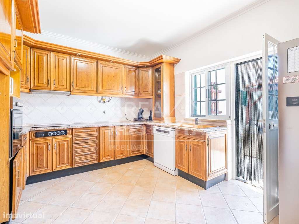 Moradia Geminada T3 com Garagem, Excelentes Áreas e Localização Pri...-41
