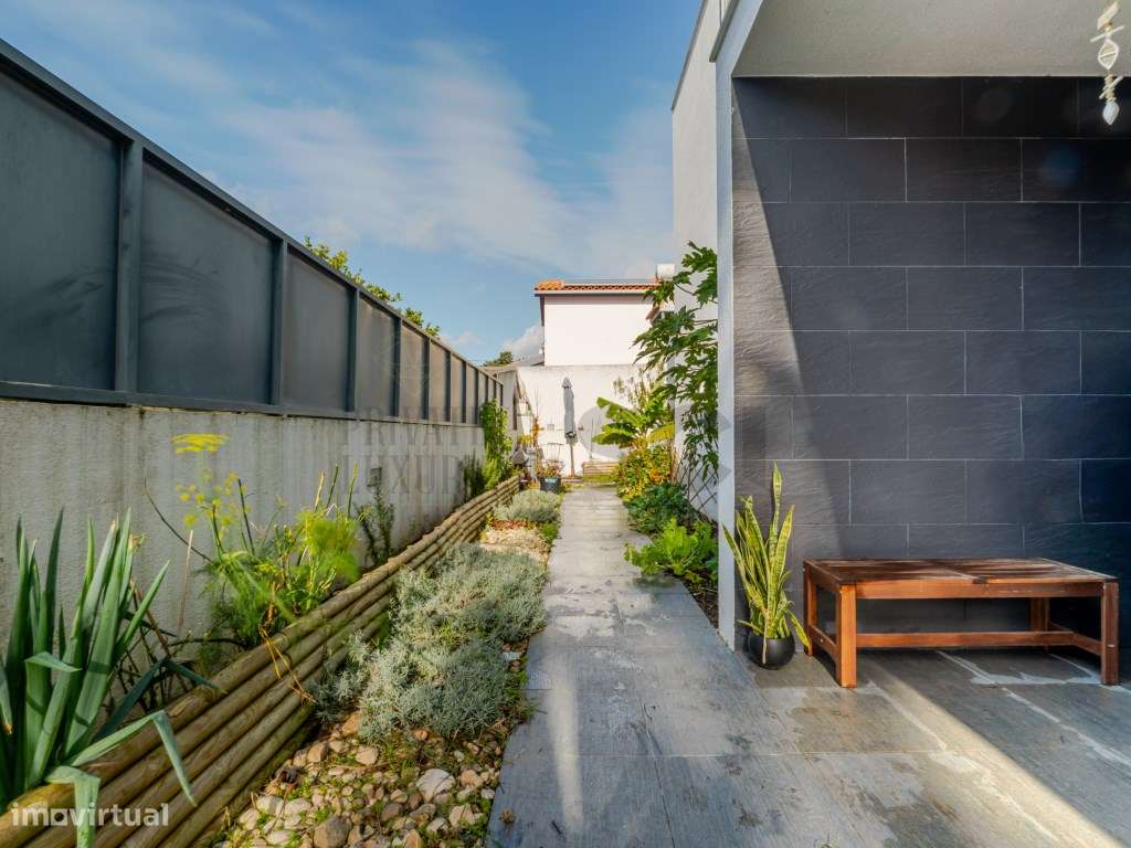 Moradia T4 na Aroeira, contemporânea com piscina e cave-47