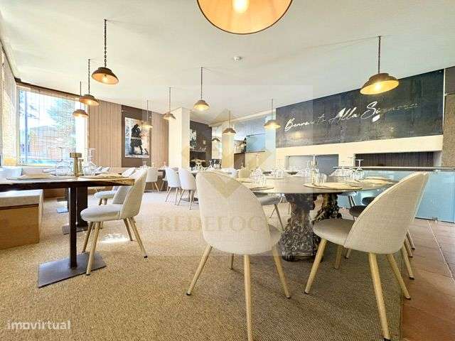 Trespasse / Arrendamento de Restaurante Moderno com Forno a Lenha em S-15