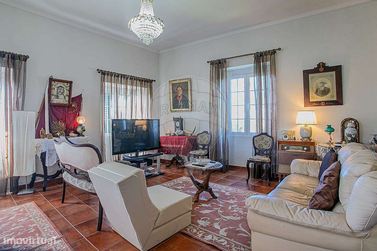 Moradia T6 para venda-8