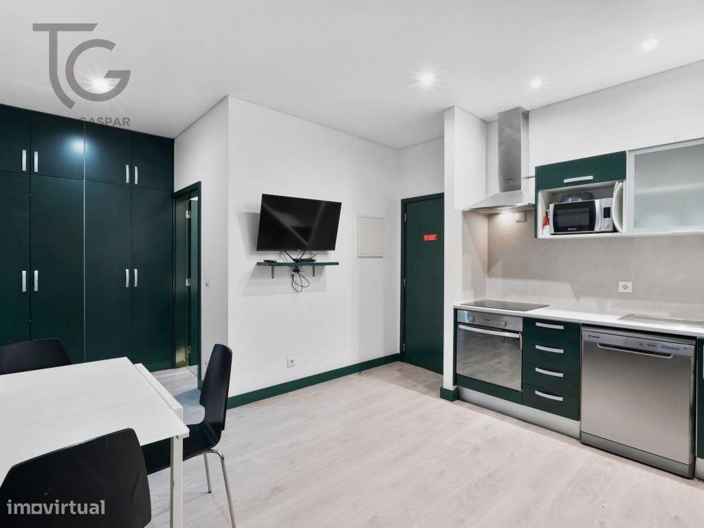 Prédio com 7 Unidades de AL e Loja em Lisboa-0