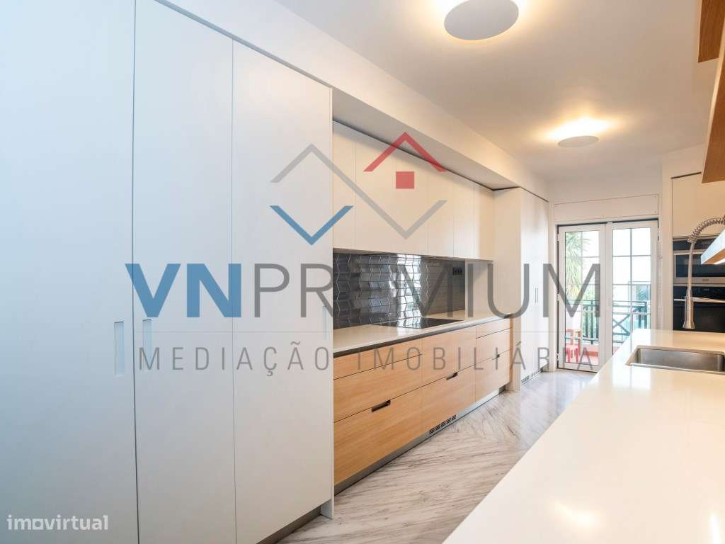 Belíssimo apartamento totalmente remodelado com materiais topo de gama-16