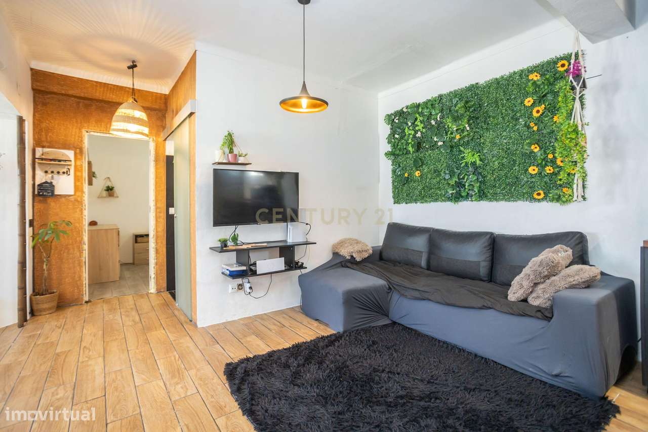 Moradia T2 Renovada com Quintal e Jardim – O Refúgio Ideal para Viver-6