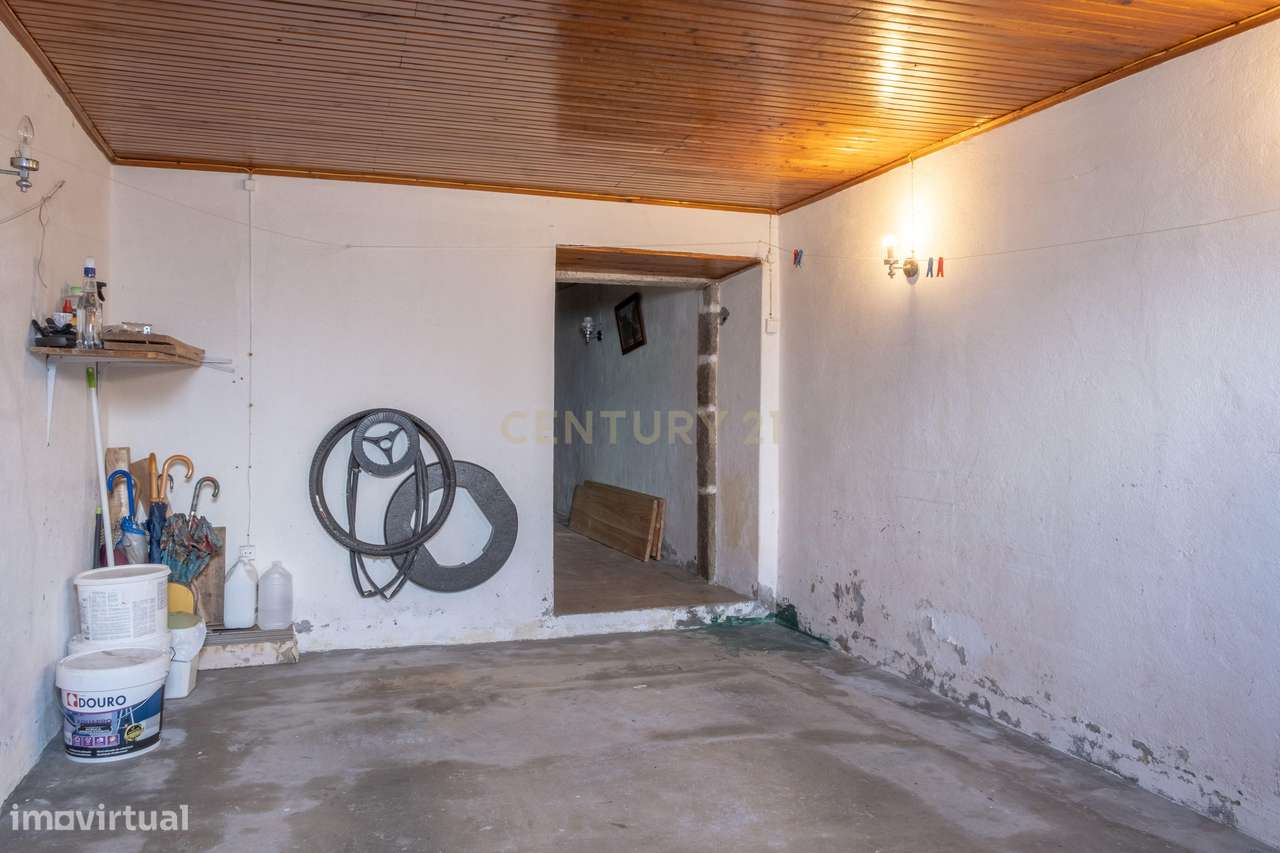 Moradia T2 com Quintal no Centro da Ribeira Grande-21
