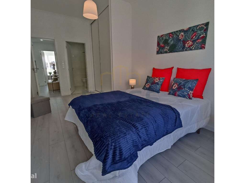 Apartamento T3, em Remodelação Total situado em Benfica, *Oferta da...-10