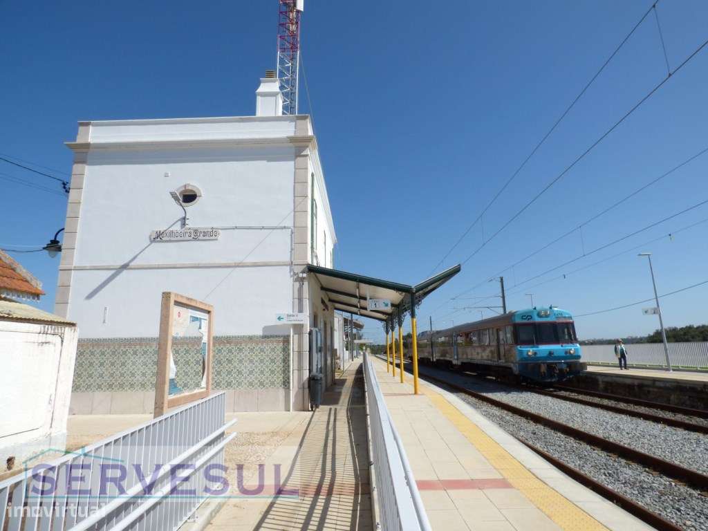 Casa Tradicional, com dois pisos, 4 quartos, dividida em duas habit...-33