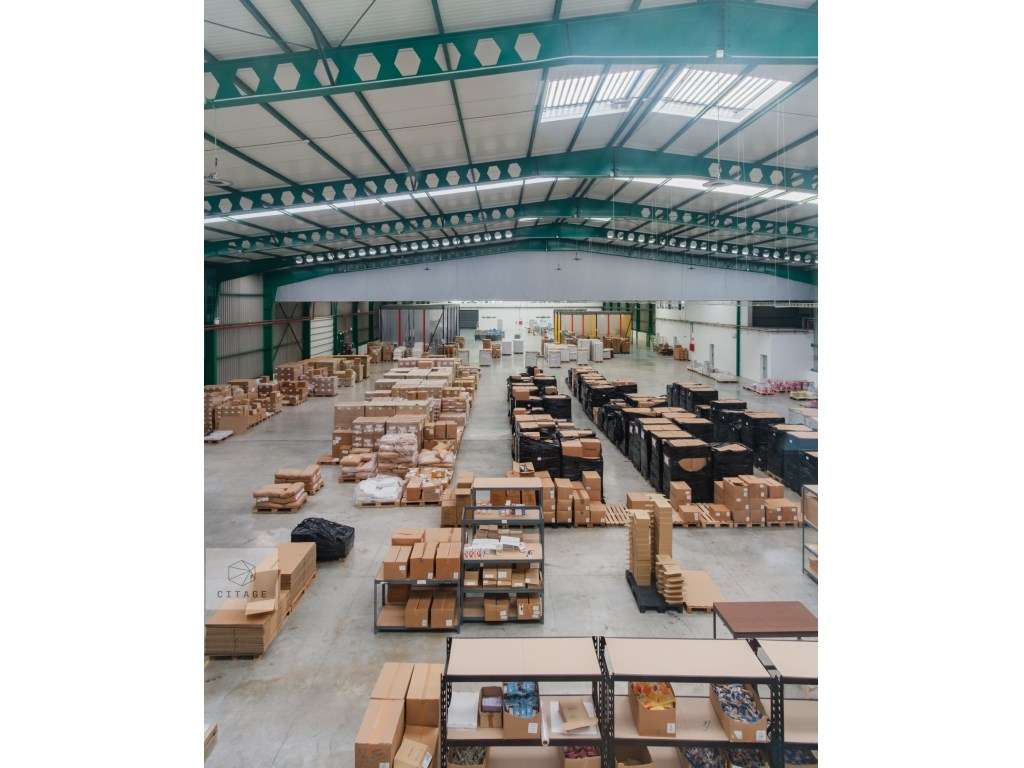 Armazém industrial em Rio Mouro - Grande imagem: 5/47