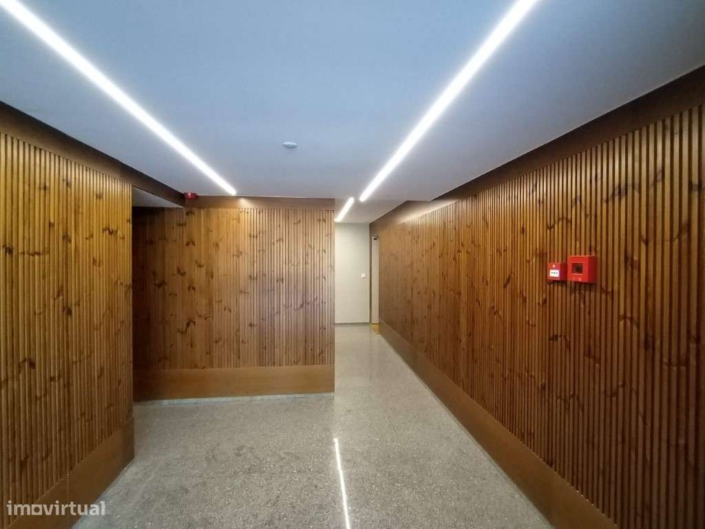 Apartamento T4 com 2 frentes, novo, com churrasqueira; piscina e pl...-36