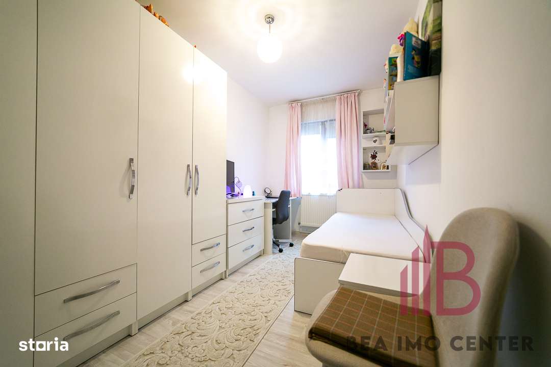 Apartament 3 camere, pus la punct în totalitate , Zona Miorița-5