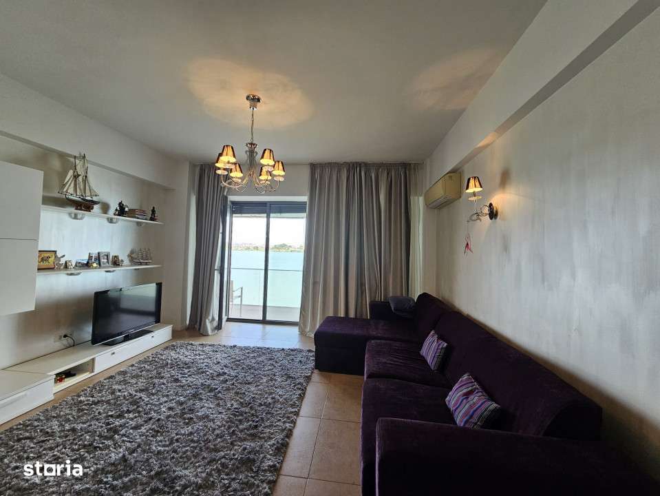 Apartament deosebit , vedere frontala catre Lac-centrul statiunii Mama-4