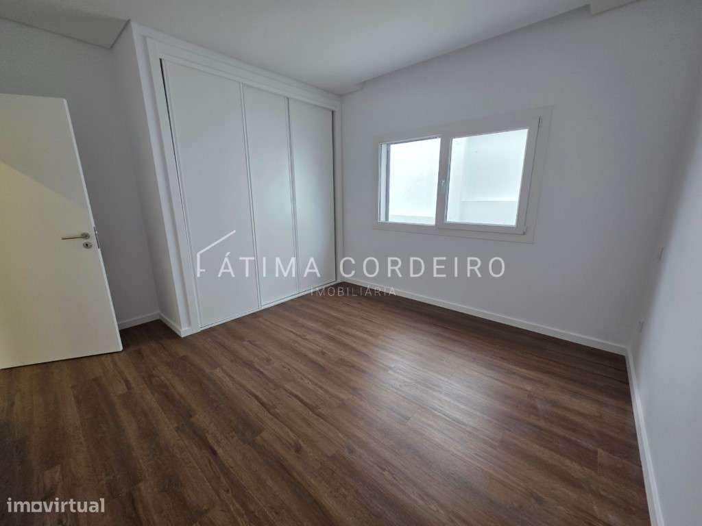 Fantástica Moradia Isolada Térrea T4 Fernão Ferro-5