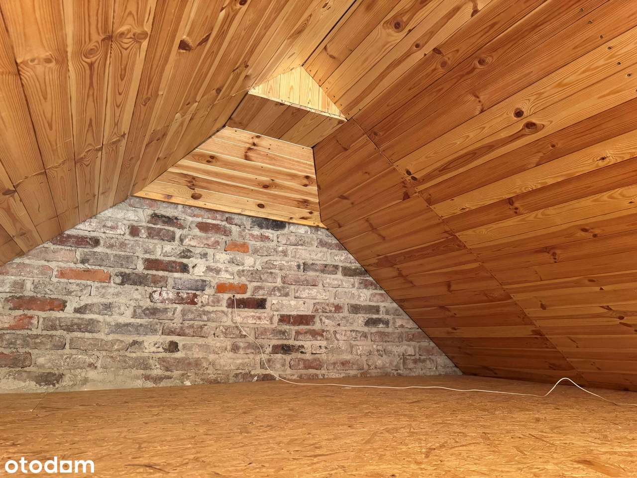 Dom z ogrodem zimowym i domkiem dla gości-19