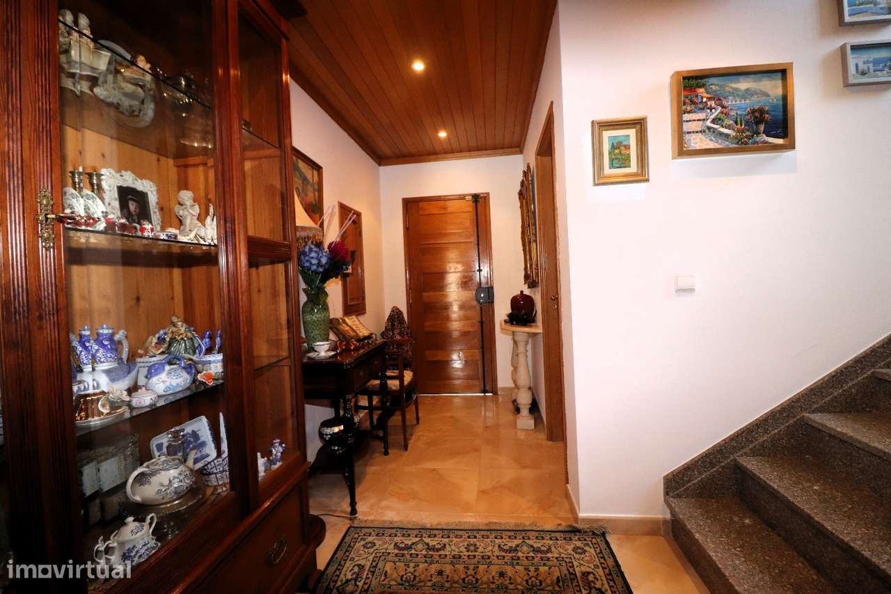 Moradia T4 com Piscina, Cave Ampla-42