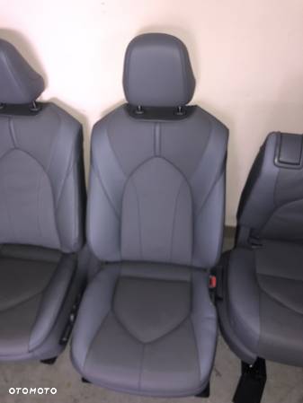 Fotele Toyota Highlander 2020-2021 komplet 7 osobowy - 2