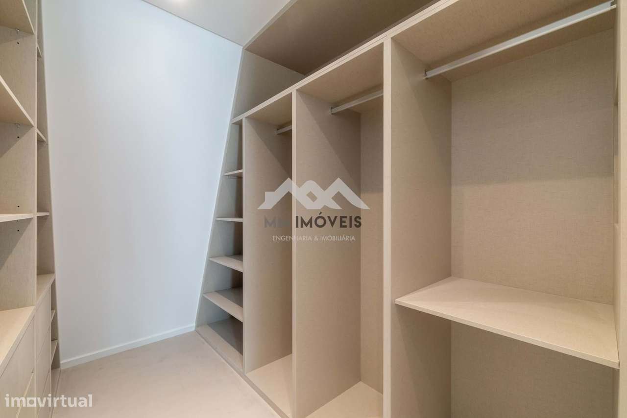 Moradia T3+1 | NOVA | Piscina | Francelos | 4 Frentes | Box | Praia-22