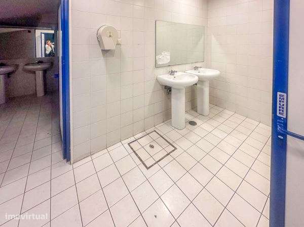 Armazém C/ Licença para Comercio na Av. da República - Grande imagem: 4/18