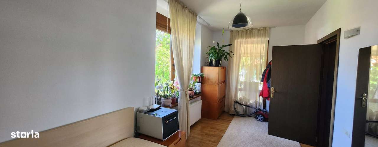 Apartament 4 camere, 2 bai, centrul civic, curte, garaj. - Imagine principală: 5/16