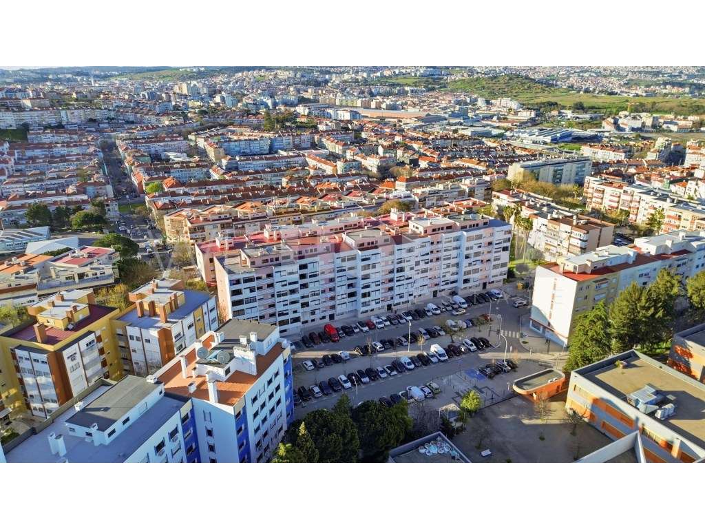 Apartamento T2 com Excelente Área e Vista Desafogada para Monsanto ...-9