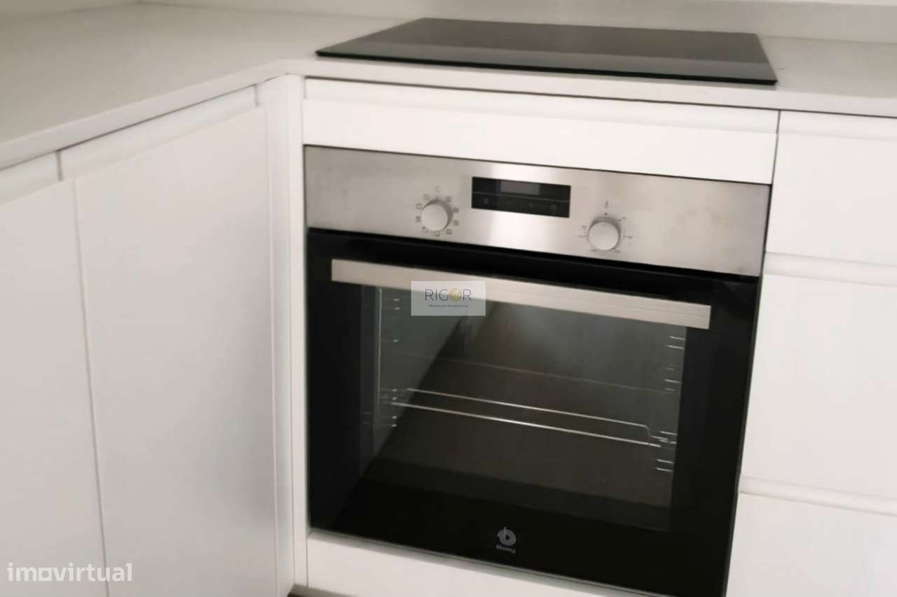 Apartamento T3 em Matosinhos, junto ao metro, pronto a habitar.-7