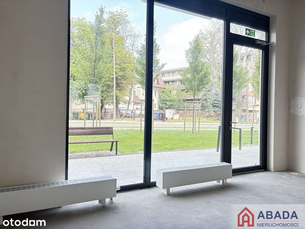 Lokal z dużymi witrynami od głównej ulicy | Promo-8