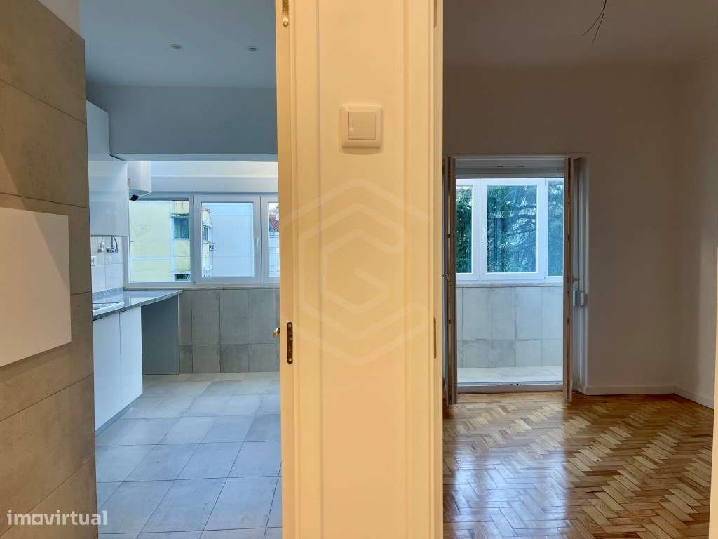 T2 totalmente renovado em 2025, com 72m2, na Amadora junto Portas d... - Grande imagem: 5/28