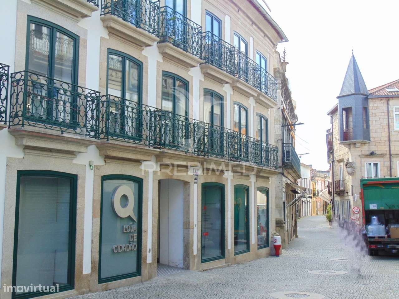 Prédio 3 pisos e loja comercial na zona Histórica de Vila Real - Grande imagem: 3/37