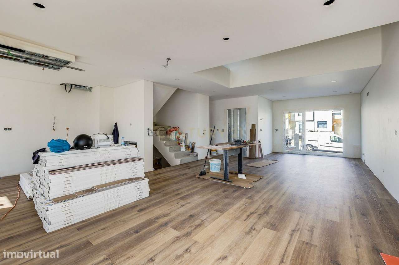 Moradia T4 com piscina em Caneças-10