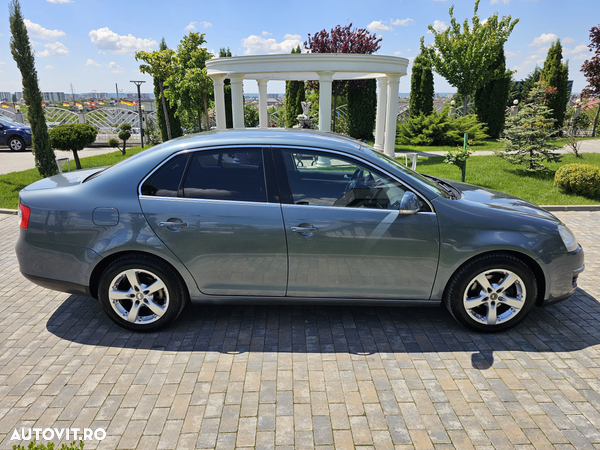 Volkswagen Jetta 1.6 Comfortline - 6